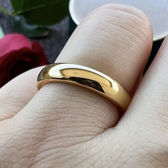 Stainless Steel Gold Finger Ring 2mm Women Girl Couple  Plain Wedding Band Sz 8 - Picture 3 of 6